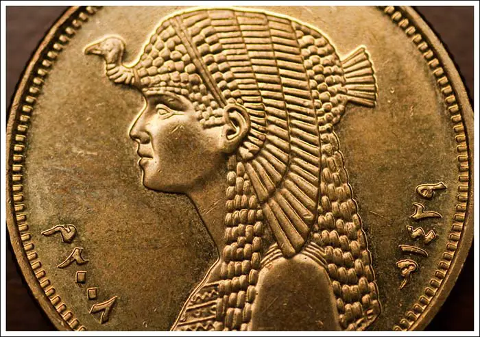 Imagini pentru Cleopatra a VII-a