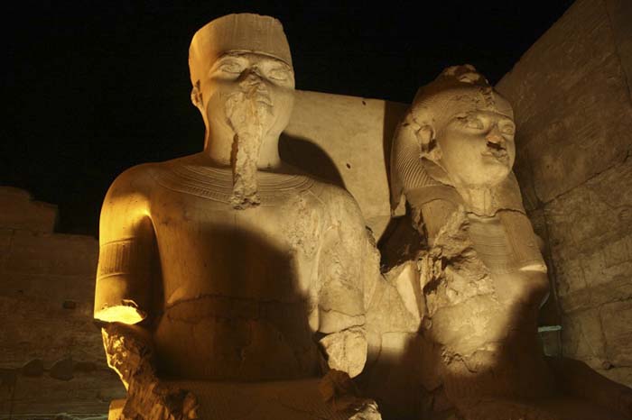 Statue of King Tut and Ankhesenamun