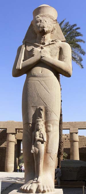 Statue de Ramsès II avec Néfertari